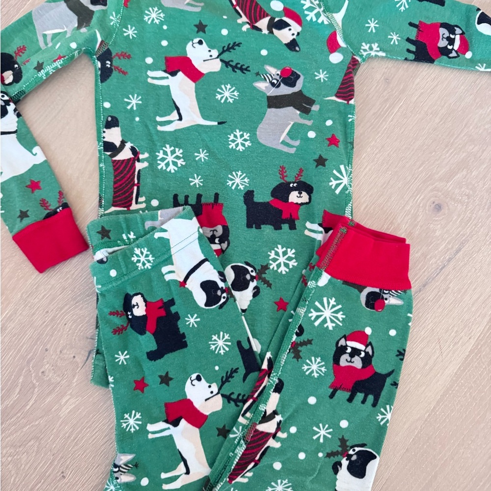 Hanna Andersson Green Pajama Set with Red Cuffs